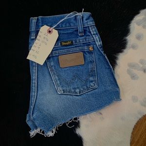 vintage petite wrangler shorts (size 22)